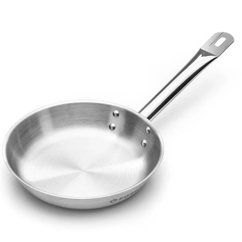 Satinovaná ocelová pánev o průměru 28 cm | FORGAST FG02302