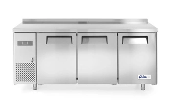 Třídveřový chladicí stůl Kitchen Line HENDI 233382