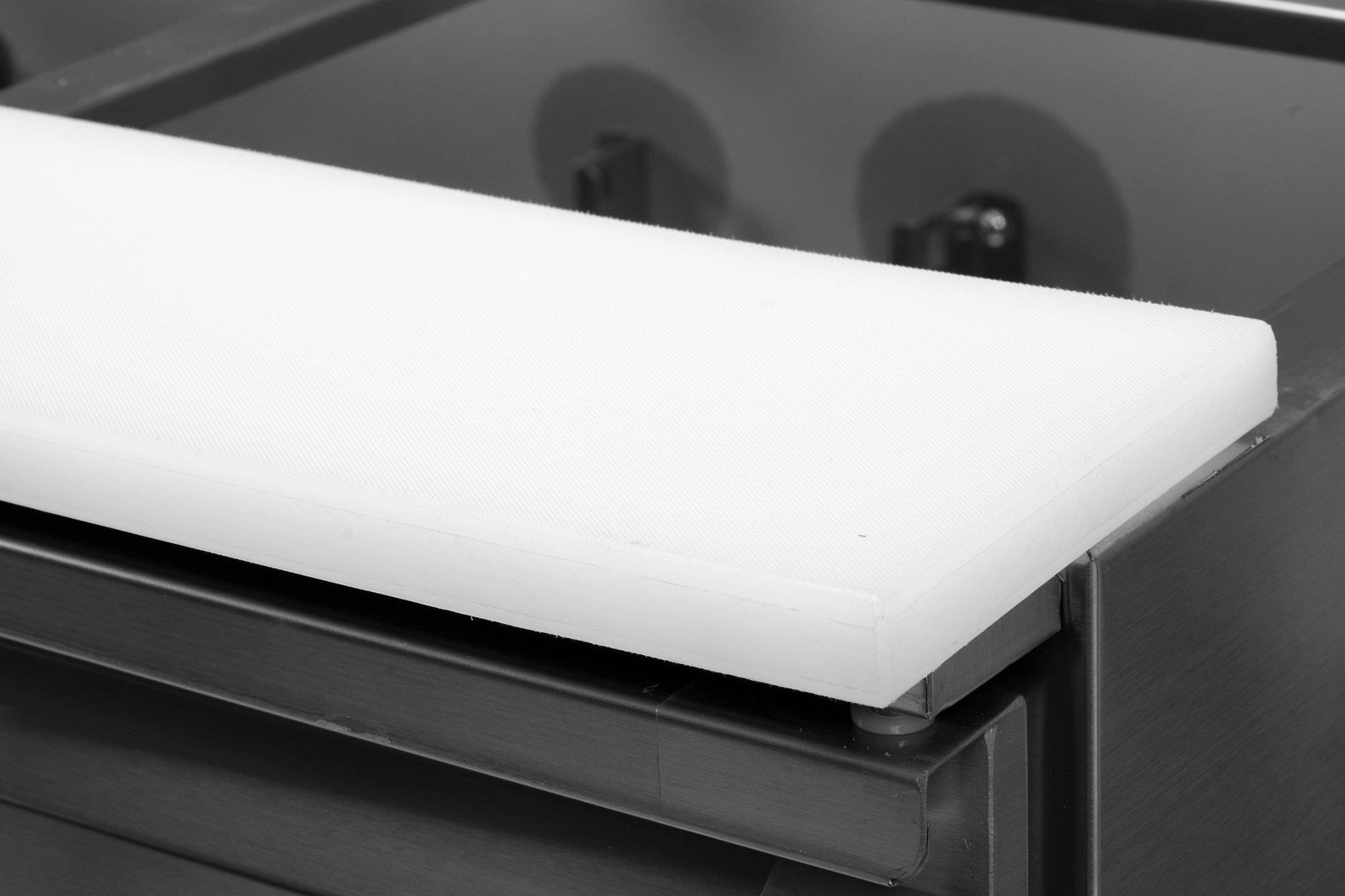 Třídveřový chladicí salátový stůl s víkem z nerezové oceli | YATO YG-05290