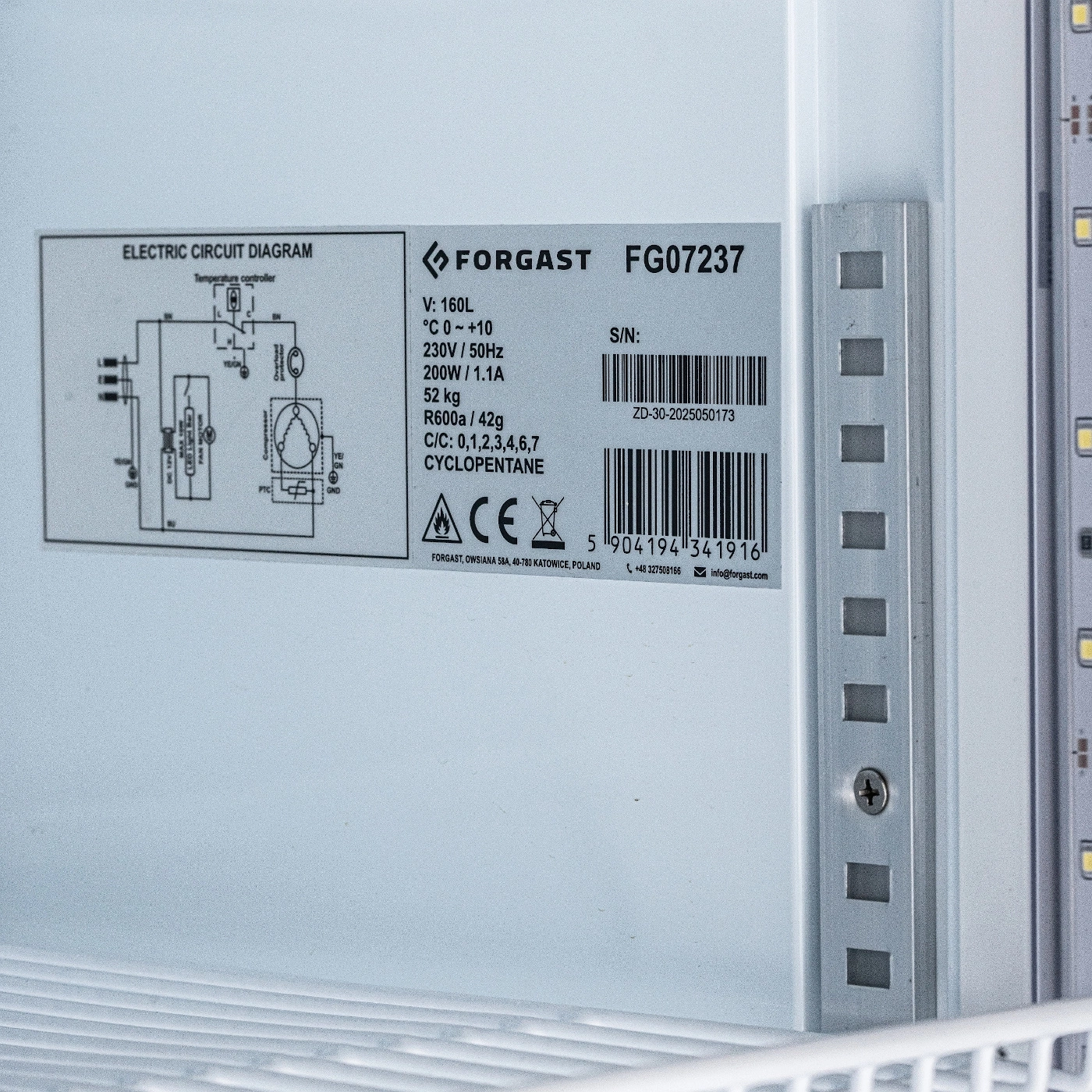 Barová chladnička na nápoje, se zámkem, 160 l | FORGAST FG07237