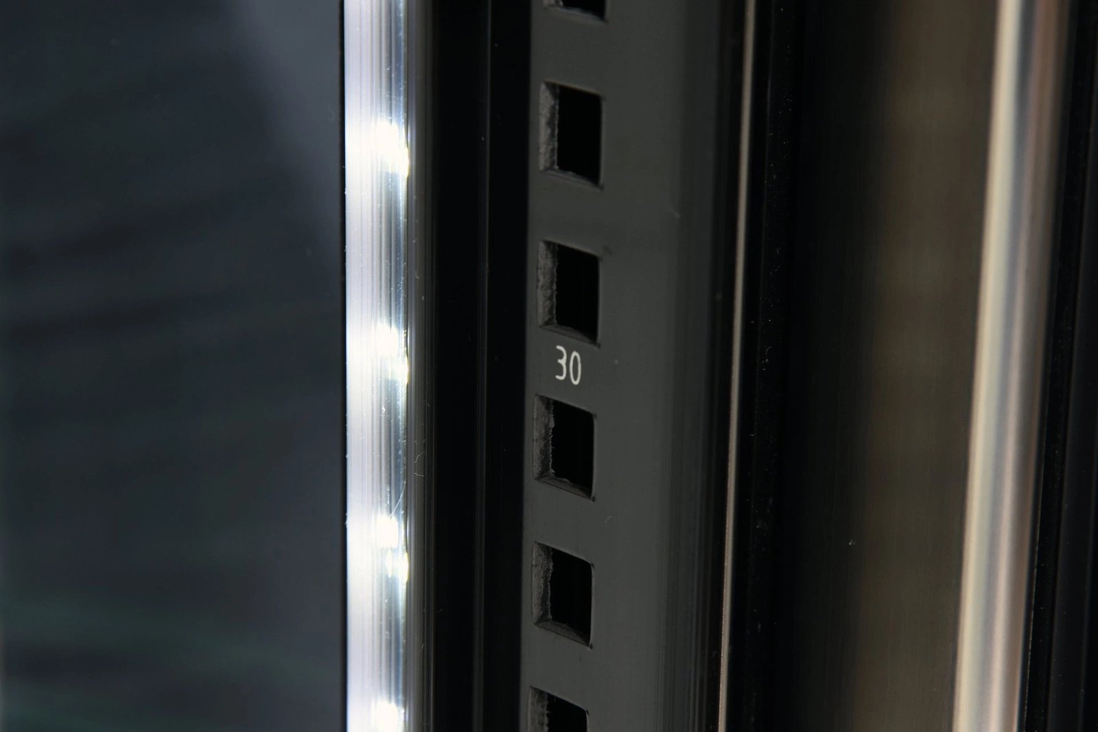 Chladicí vitrína 100 l kulatá nastavitelná | YATO YG-05094