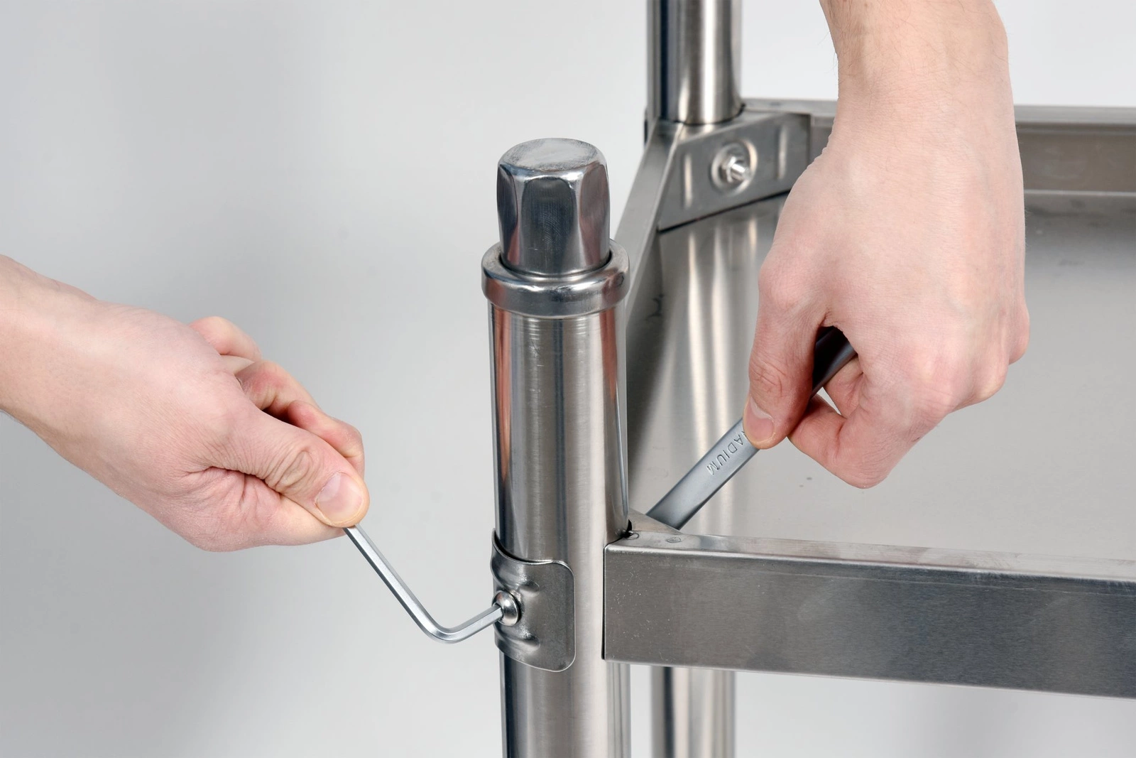 Nerezový centrální pracovní stůl s policí 100x60x85 cm | YATO YG-09001